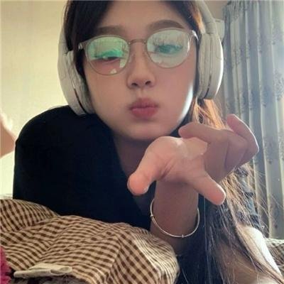 神圣性女海报